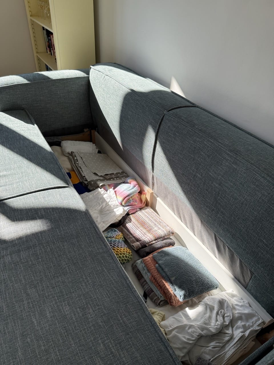 DANDY sovesofa med praktisk opbevaringsrum